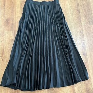 Elegant Black Pleated Skirt